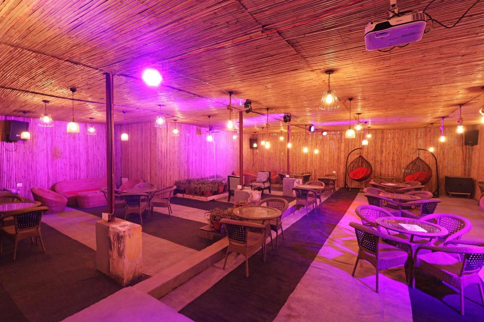 Townhouse Satguru Enclave Road Gurgaon Hotel Jamb Luaran gambar
