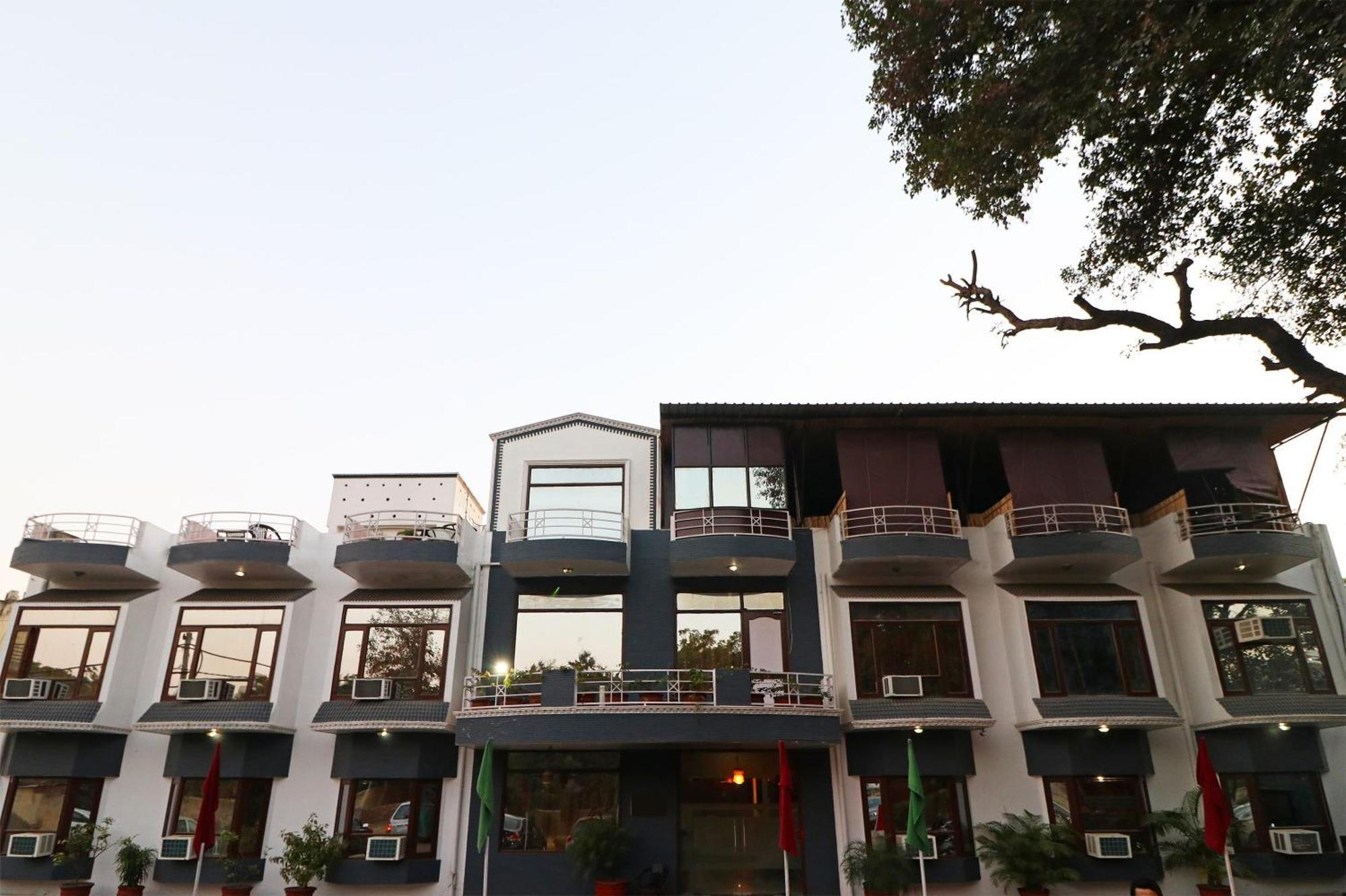 Townhouse Satguru Enclave Road Gurgaon Hotel Jamb Luaran gambar