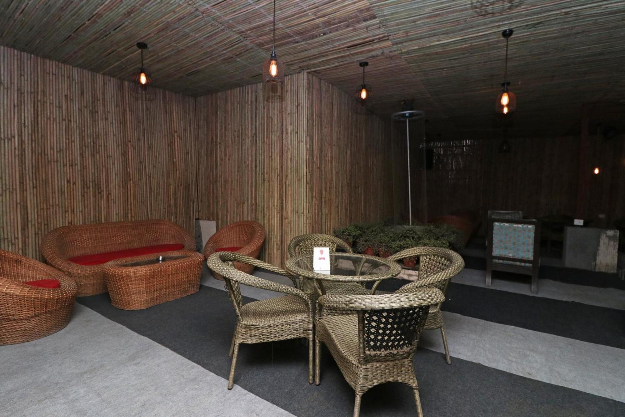 Townhouse Satguru Enclave Road Gurgaon Hotel Jamb Luaran gambar